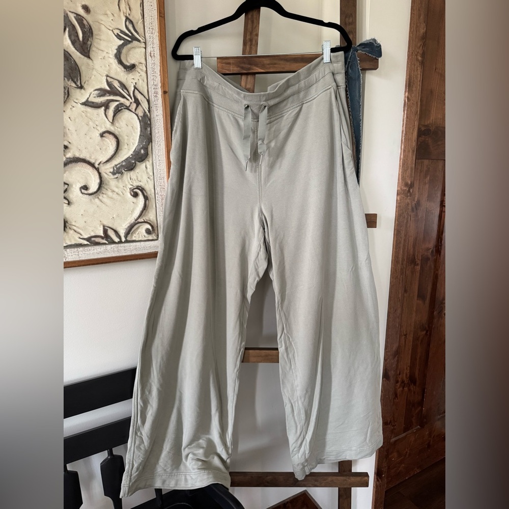 Athleta Light Green (Sage) Sweatpants Sz 2X